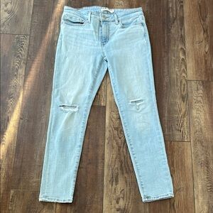 Light Blue Distressed Levi’s Skinny Jeans